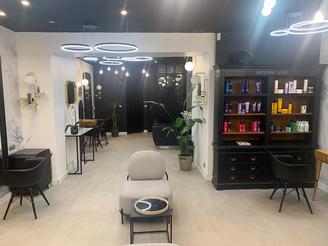Beau salon de coiffure bien placé dans le 15e