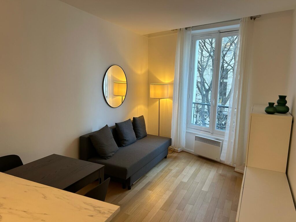 Appartement 2 pièces refait à neuf – 29,60 m² – Meublé – Paris 2ᵉ – Bail Code civil