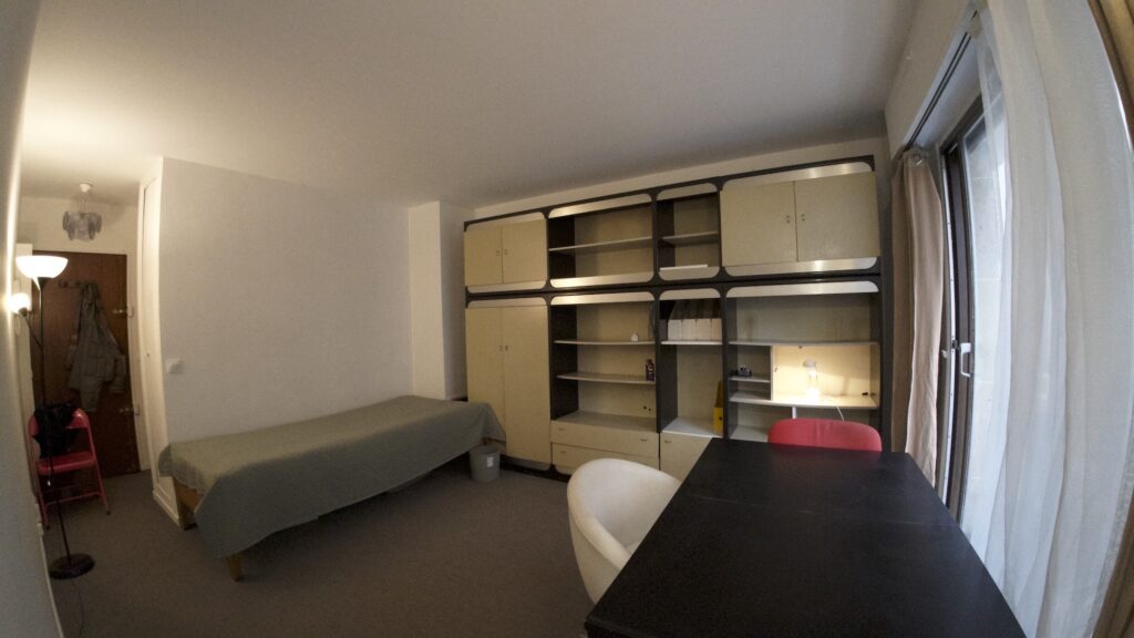 NEW!!PARIS 15ᵉ – STUDIO MEUBLÉ AVEC BALCON – CALME & LUMINEUX