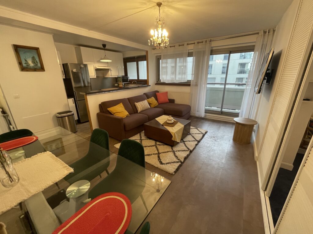 NEW!!LOCATION MEUBLÉE D’EXCEPTION – 2 PIÈCES AVEC LOGGIA – PARIS 15ᵉ