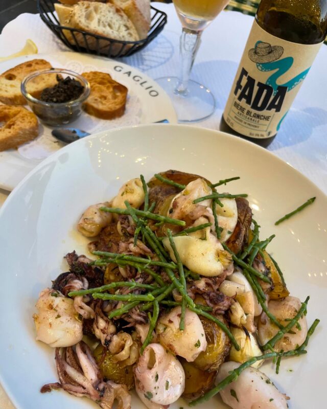 De retour au restaurant Gaglio pour goûter alors vrai spécialité de calamar. ニース風の🦑のソーテ
サイコ。ニースで物件を買いたくなりましたね。